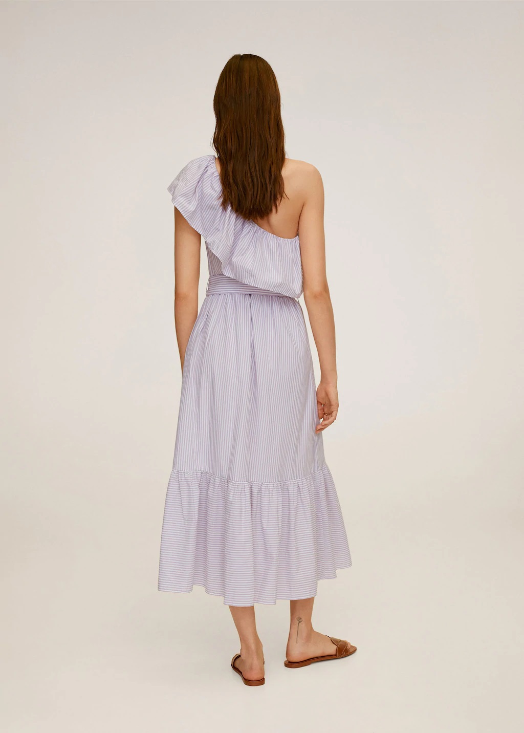 Este es el vestido de Mango más favorecedor de Paula Echevarría y está de rebajas