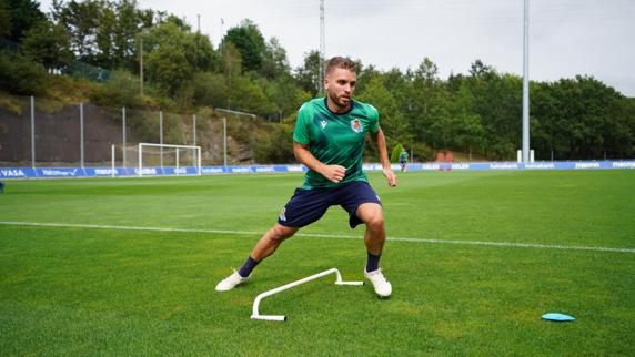 Kevin Rodrigues realiza ejercicios personales en Zubieta