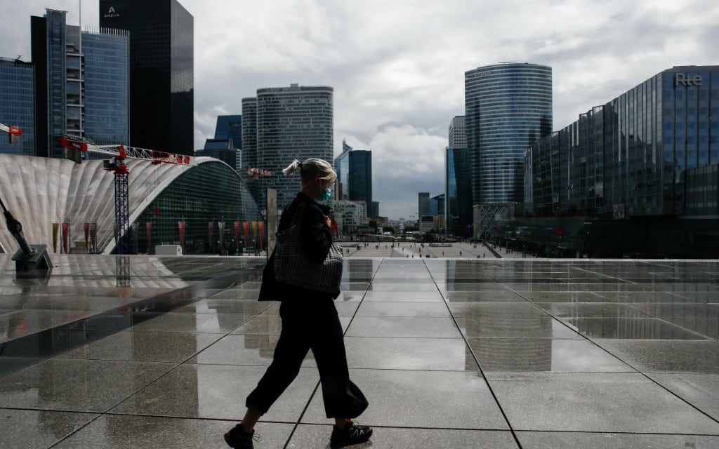 Francia anuncia el uso obligatorio de cubrebocas en los trabajos a partir de septiembre