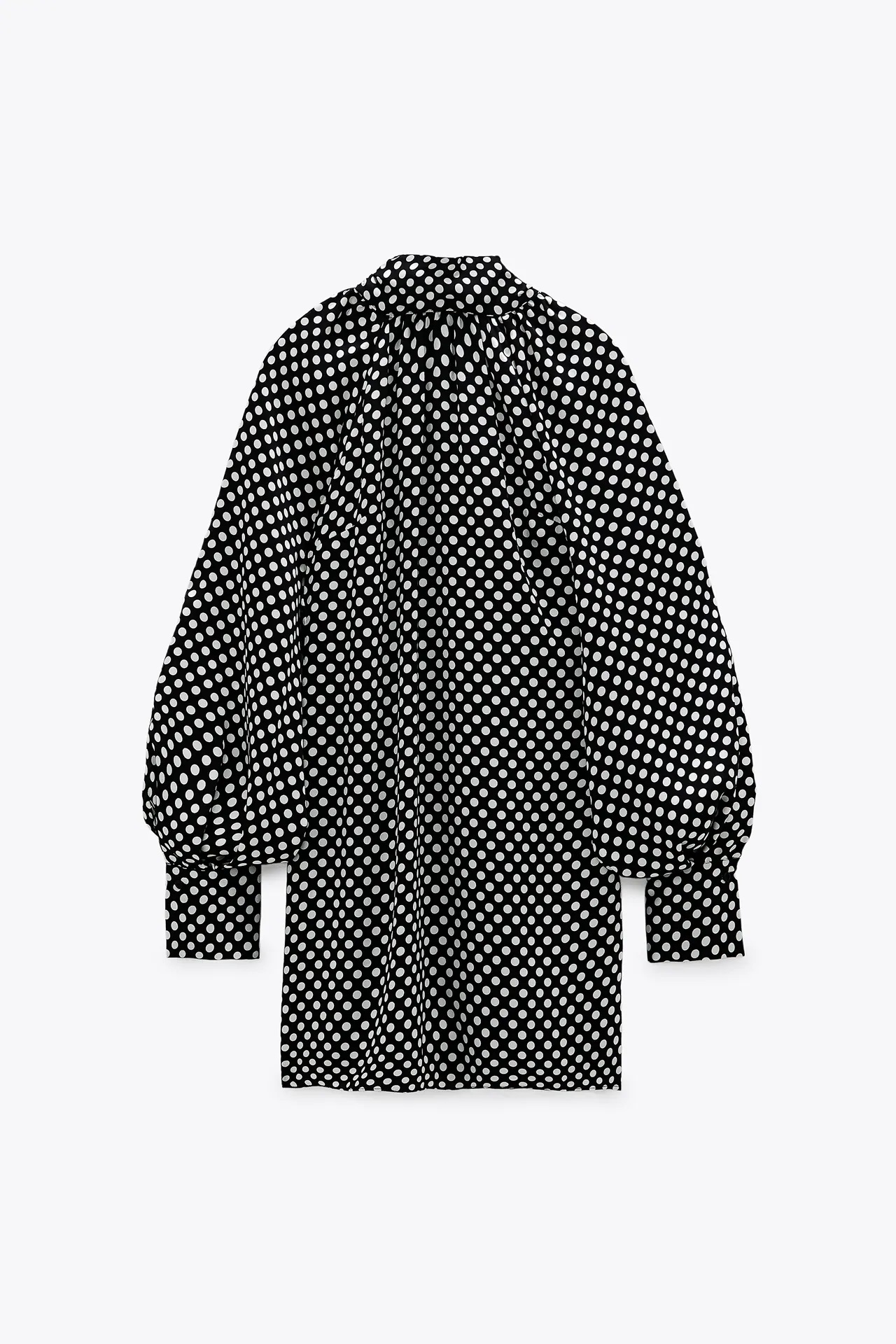 Este es el vestido de Zara de lunares que será viral este otoño con aires retro y muy elegante