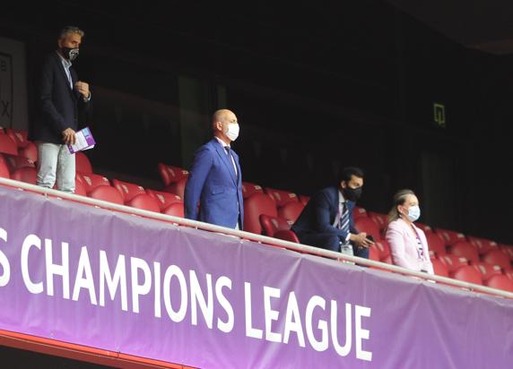 Aitor Elizegi, presidente del Athletic, y Joseba Agirre, director deportivo de la sección femenina del club rojiblanco.