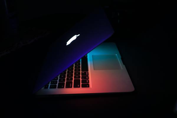Hola Apple, ¿qué tal un MacBook SE?