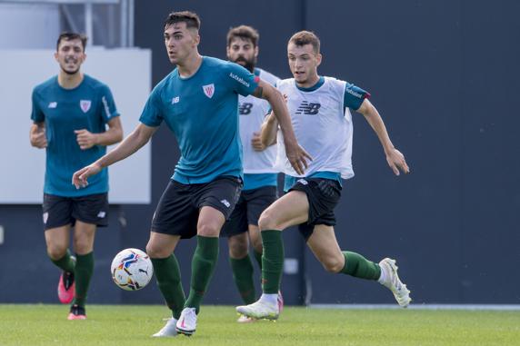 Bernaola también ha participado en el partidillo con el primer equipo.