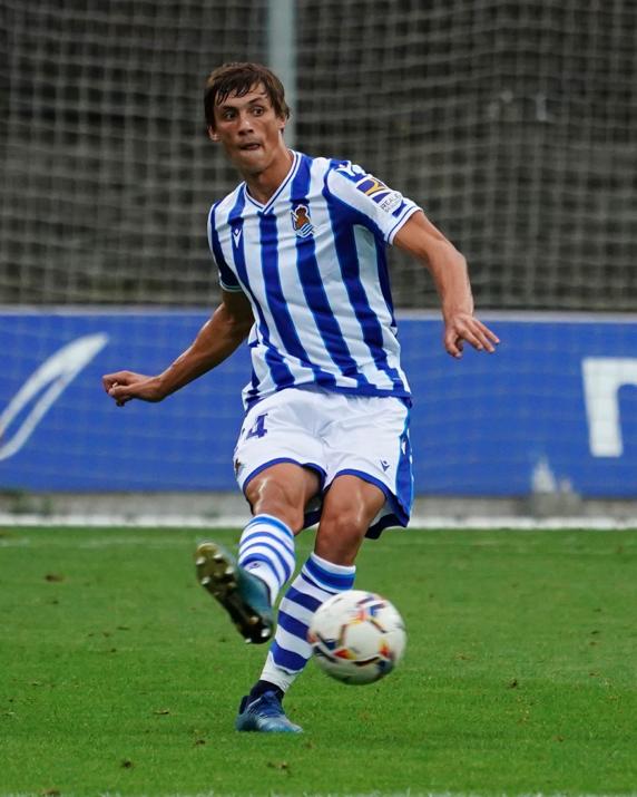 Le Normand intenta un pase vertical