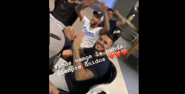 Neymar se 'burla' de Maluma cantando su último single Neymar se 'burla' de Maluma cantando su último single