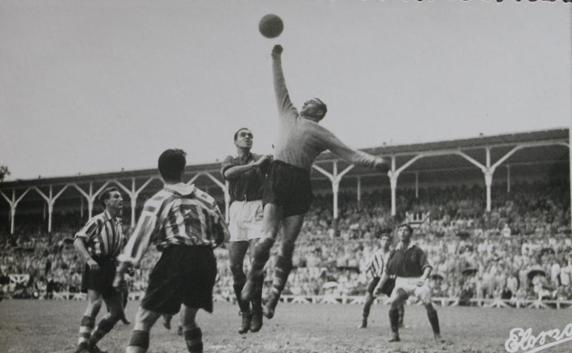 Lezama, en un partido en San Mamés