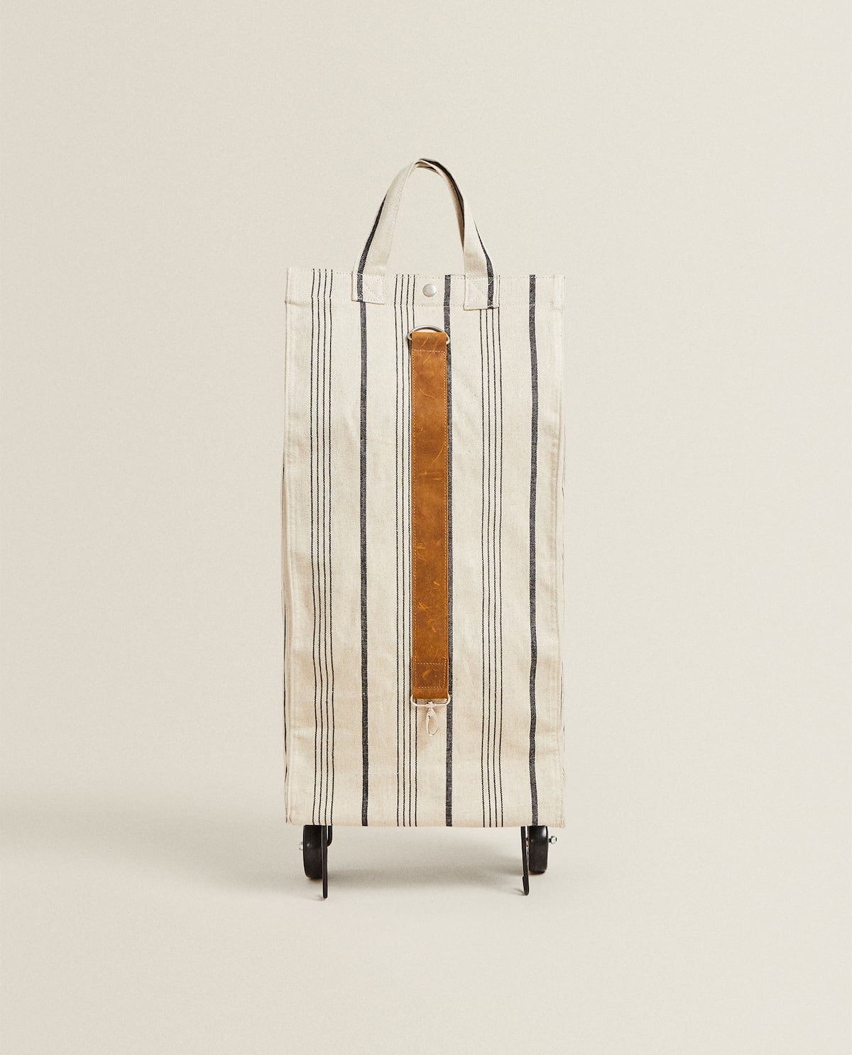 Zara Home: La bolsa que se convierte en carrito de la compra está batiendo récords de ventas