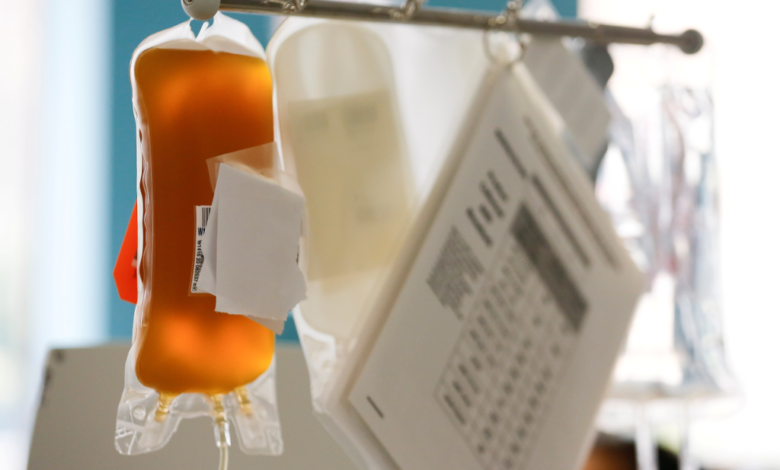 OMS, cautelosa con el plasma pese a autorización de emergencia de EU