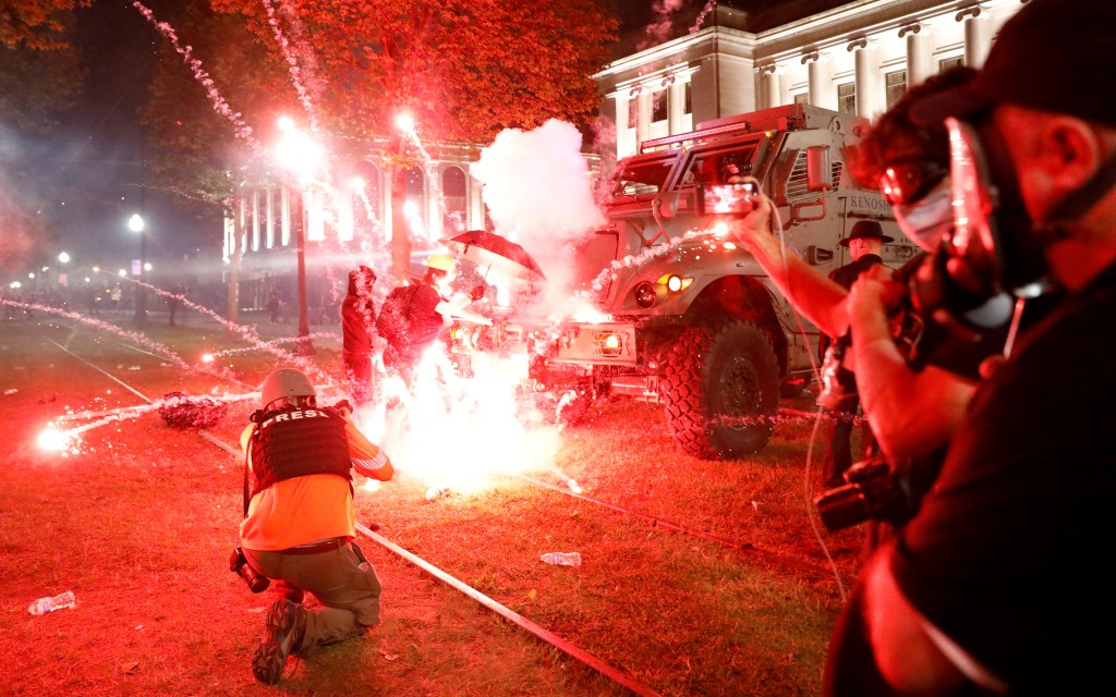 Dos muertos en Wisconsin durante protestas por tiroteo de la policía a Jacob Blake | Video