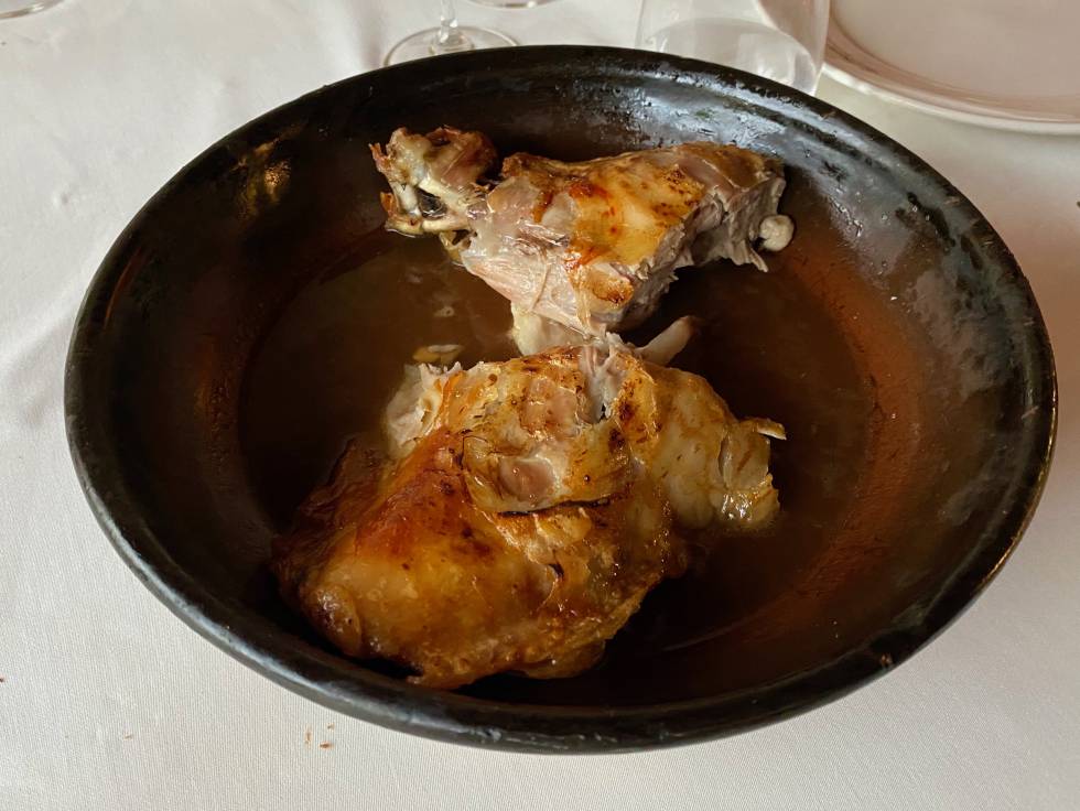 Lechazo asado al estilo tradicional. J.C. CAPEL