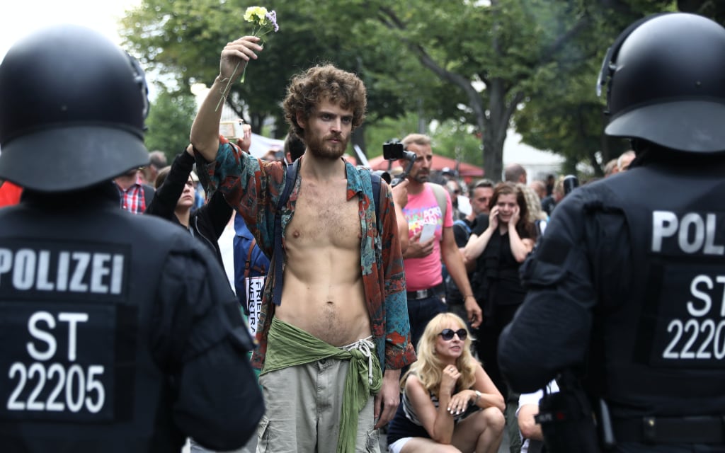 Nuevas manifestaciones contra medidas Covid-19 recorren las calles de Berlín