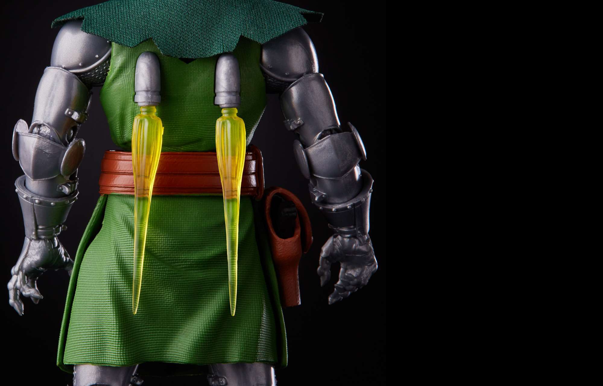 hasbro-marvel-legends-doctor-doom-HSE9627_5pg hasbro-marvel-legends-doctor-doom-HSE9627_5pg