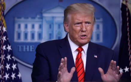 Trump defiende al joven blanco que mató a manifestantes en Kenosha