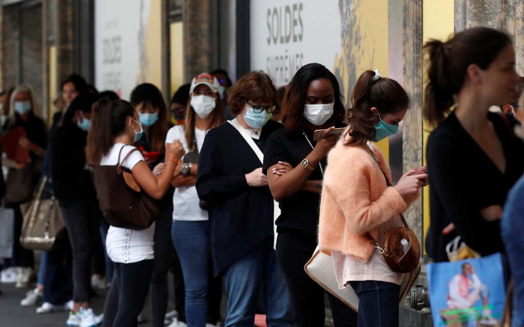 Aceleran en Francia obligatoriedad de cubrebocas por miedo a rebrote de Covid-19