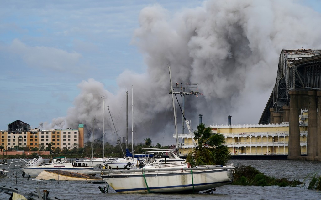 Arde planta química en Westlake, Luisiana, tras paso de ‘Laura’ | Videos