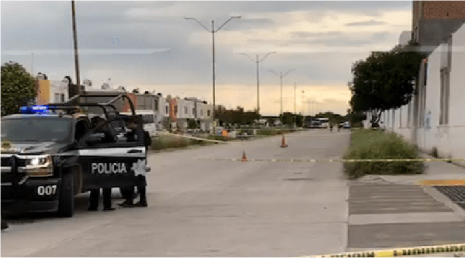 Asesinan a balazos a chofer de transporte suburbano de Querétaro, en Fuentes de Balvanera