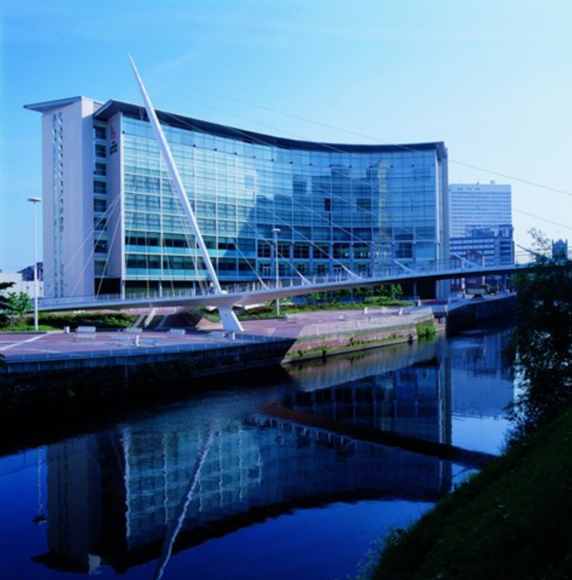 Fachada principal del hotel en el que se alojará el Real Madrid durante su estancia en Manchester City