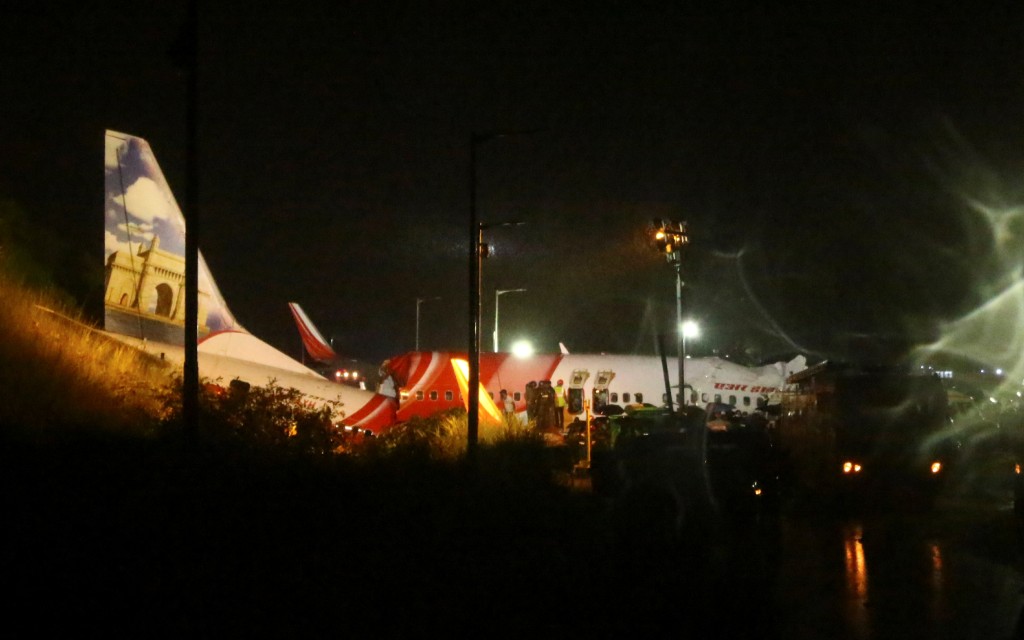 Avión de Air India Express se parte en dos en aterrizaje de emergencia; al menos 15 muertos | Video