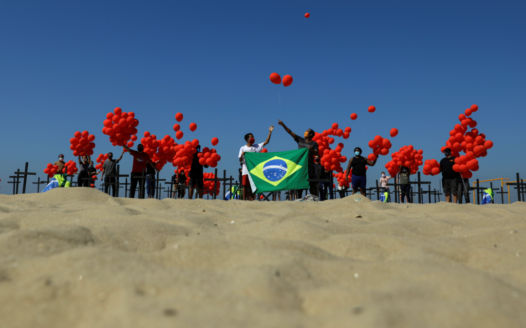 Brasil reporta 565 nuevas muertes por Covid-19, los decesos superan los 115 mil