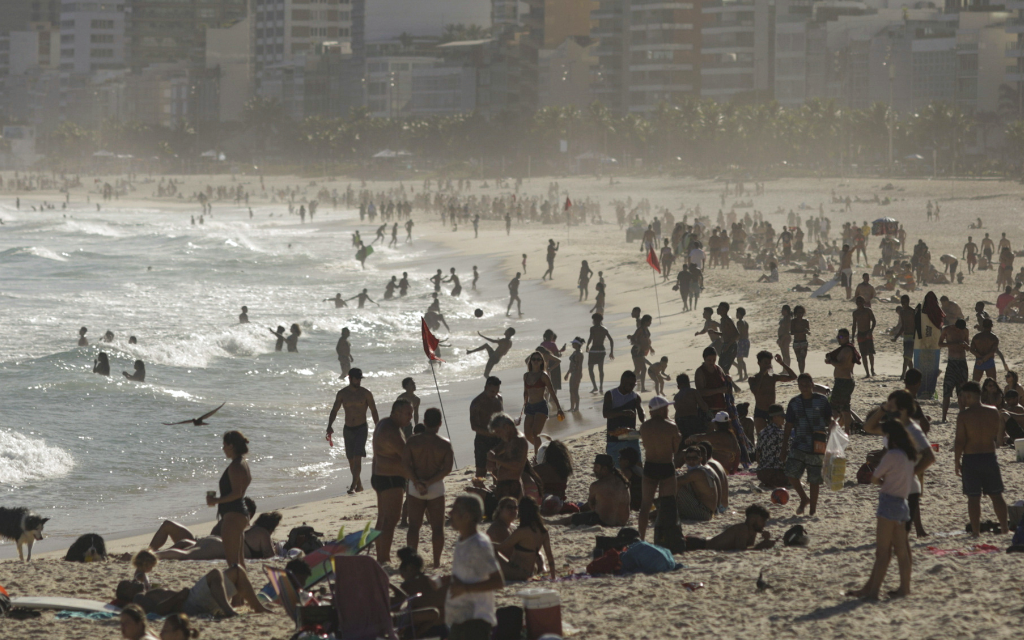 Brasil reporta más 16 mil nuevos casos de coronavirus y 561 nuevas muertes