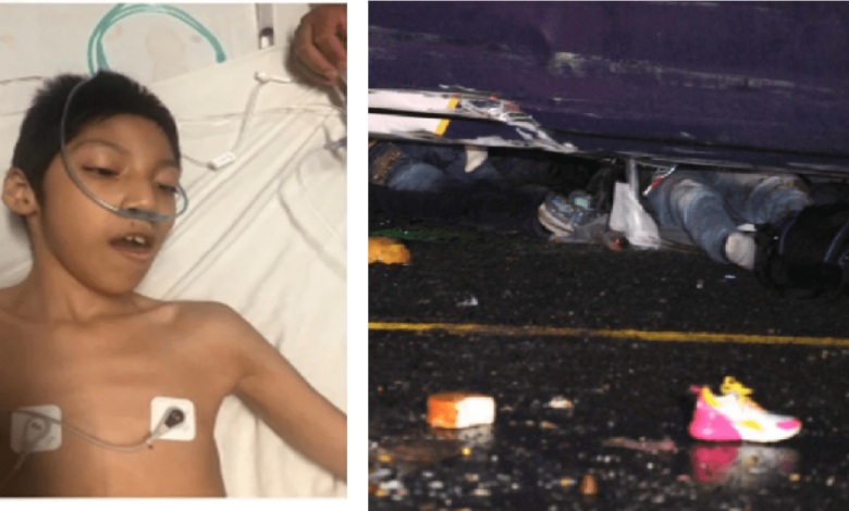 Buscan a los papás de un niño herido en la volcadura de un camión de pasajeros, donde murieron 15 personas