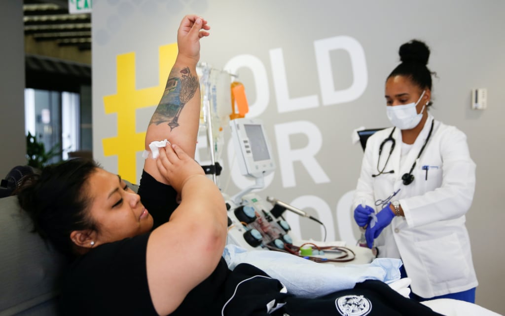 EU autoriza uso de plasma sanguíneo para tratar pacientes con Covid-19