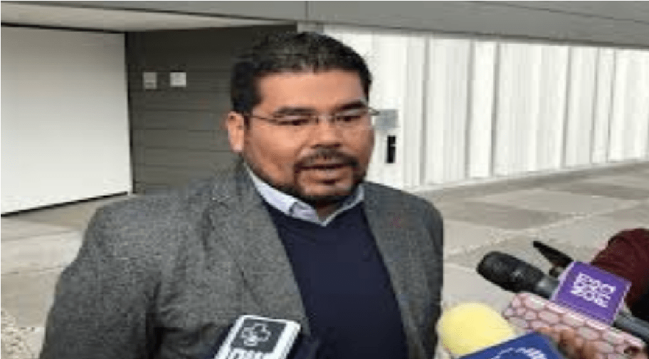 El Diputado Néstor Domínguez da “portazo” a militantes de MORENA en San Juan del Río, sesiona entre «cuates»