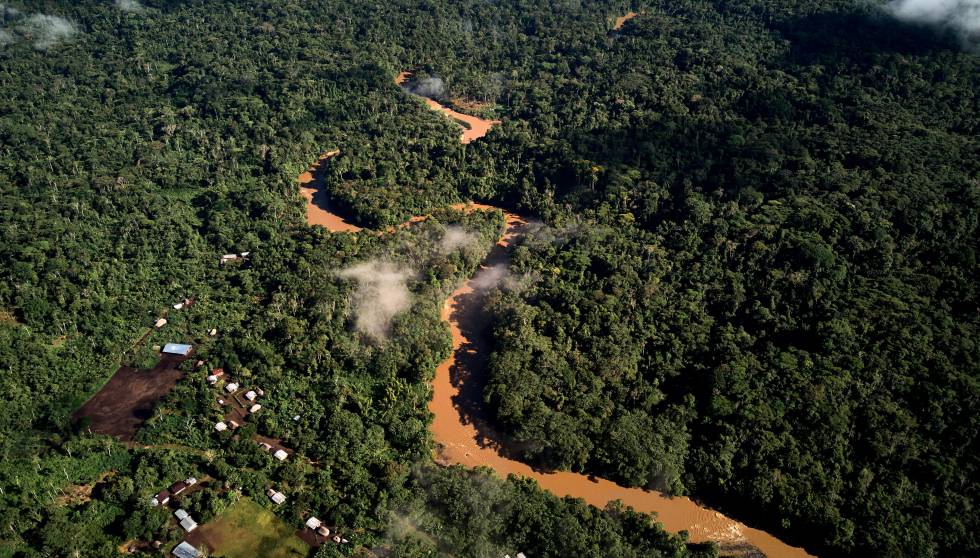 Vista aérea de la comunidad de Copataza, el próximo punto que será alcanzado por la nueva carretera.