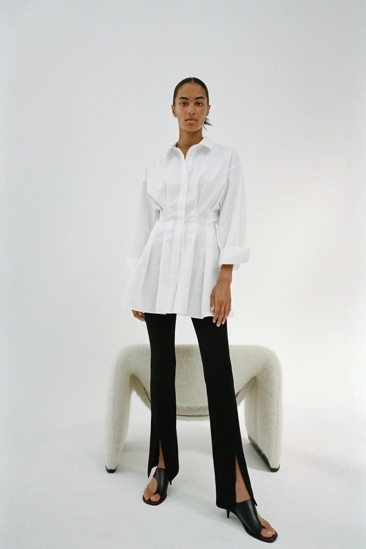 Estos son los leggins negros de Zara inspirados en la colección de Victoria Beckham 