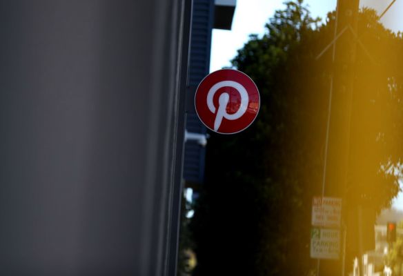 Ex director de operaciones demanda a Pinterest, acusándolo de discriminación de género, represalias y despido injustificado