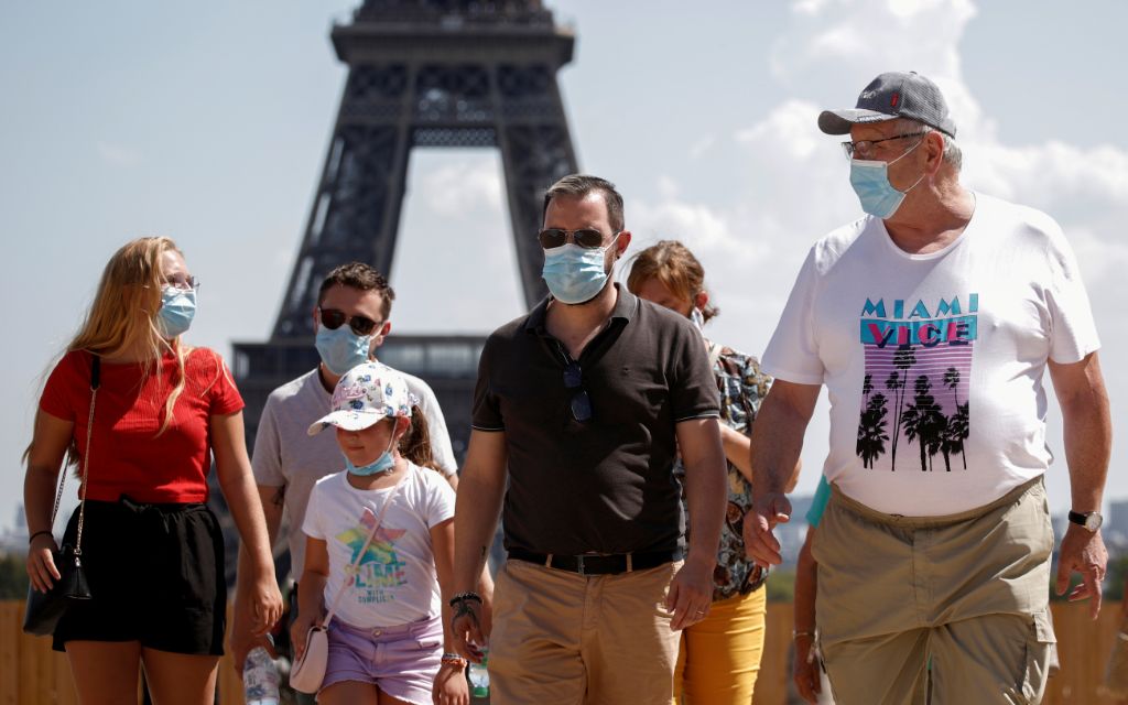 Grandes eventos seguirán prohibidos hasta finales de octubre en Francia por pandemia