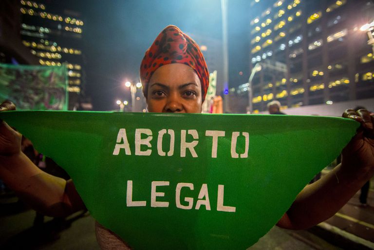 Una mujer, en una manifestación por la legalización del aborto en Sao Paulo, en 2018.