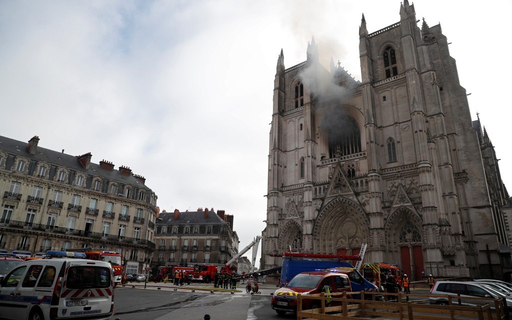 Inicia investigación judicial por ‘incendio intencionado’ en la catedral de Nantes, Francia | Videos