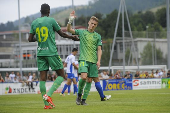 Partido de futbol de pretenporada, entre el Lagun Onak y la Real Sociedad. Isak, Odegaard