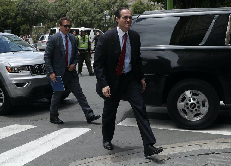 Mauricio Claver-Carone, candidato a presidir el BID, durante una reciente visita a Bolivia.