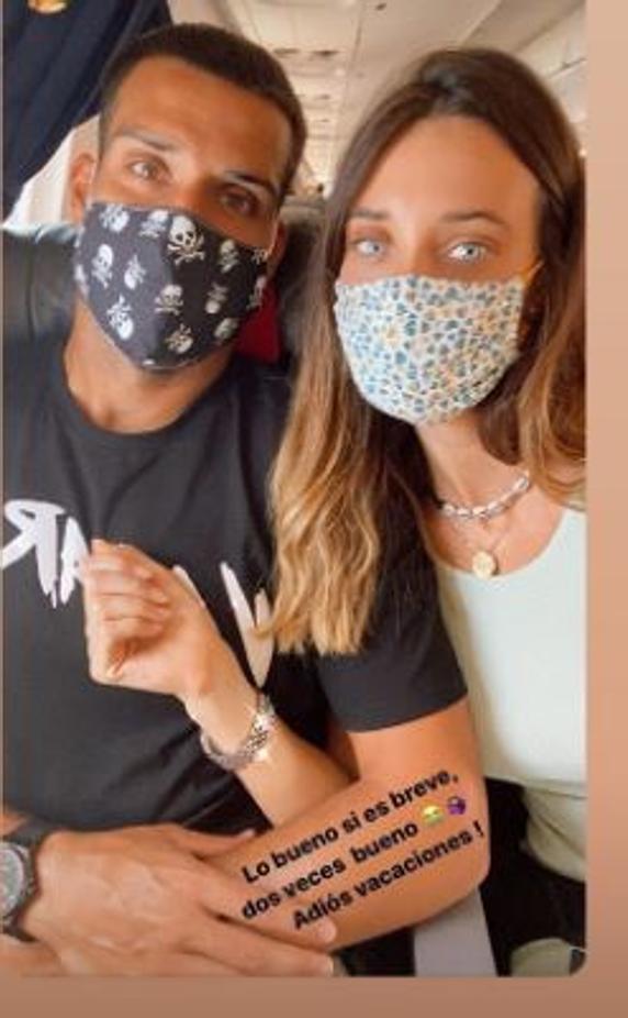 Moyá se despide de las vacaciones junto a su mujer