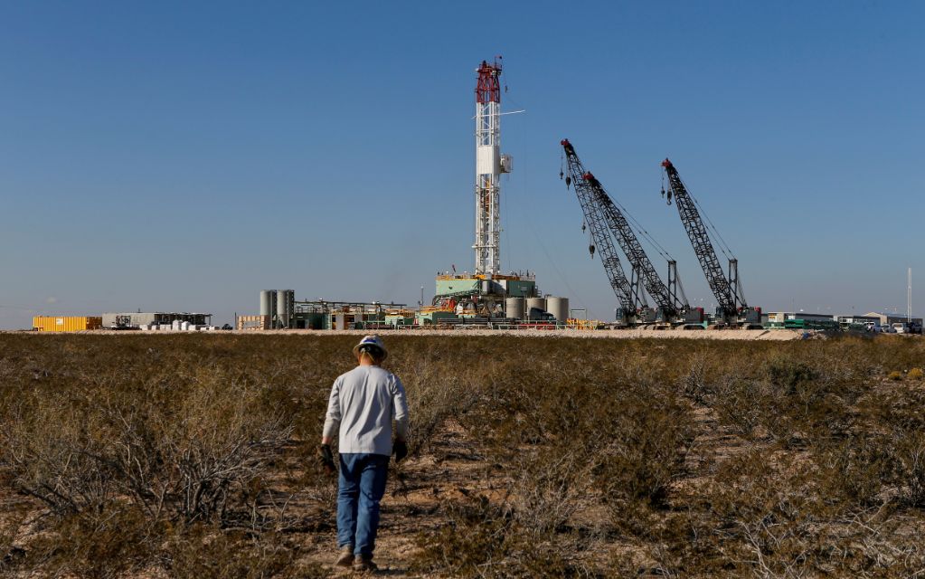 Refinería en Golfo de México se prepara para impacto de tormentas Marco y Laura