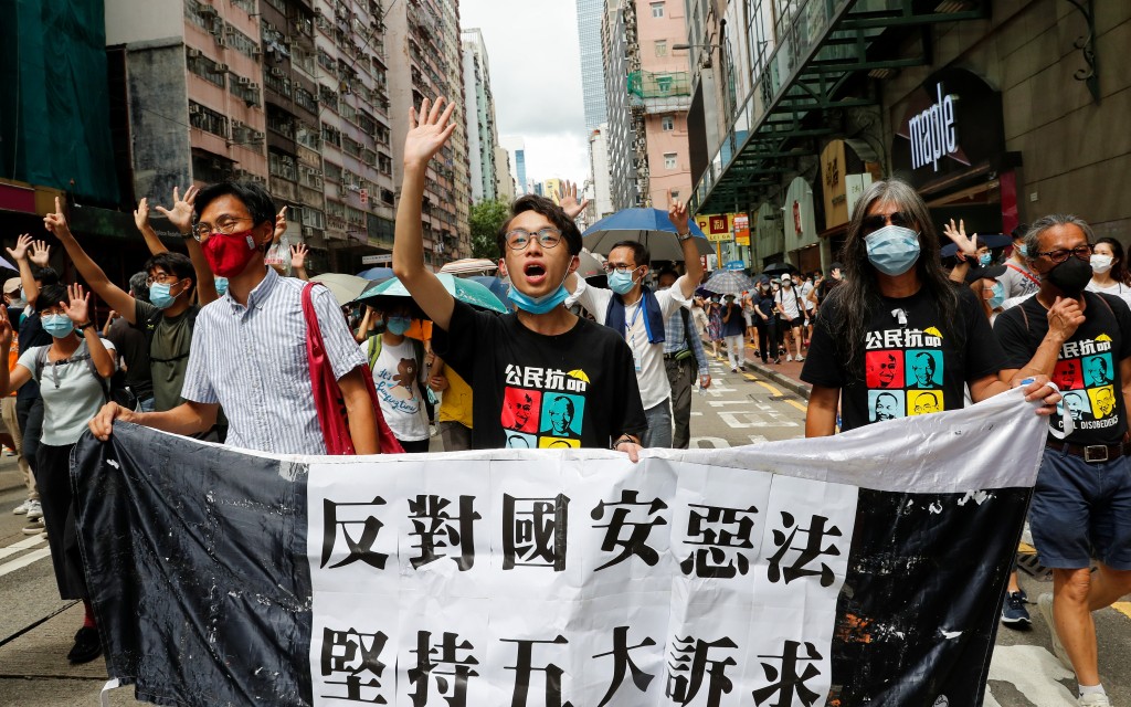 Reino Unido amplía derechos de hongkoneses con una vía hacia la ciudadanía británica