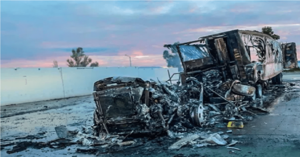 Se incendia tráiler, sobre la autopista México- Querétaro, conductor herido