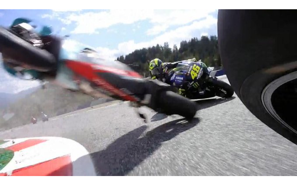 Se salvan Rossi y Viñales por un pelo en Austria | Videos