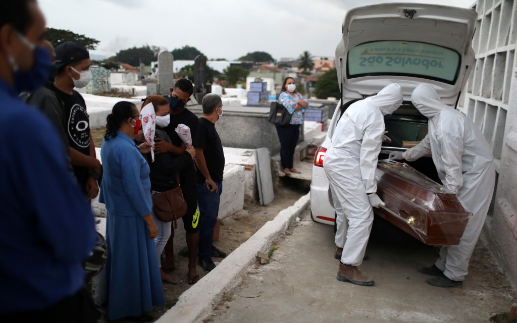 Seis meses después de su primer caso, Brasil llega a 117 mil 666 muertes por Covid-19
