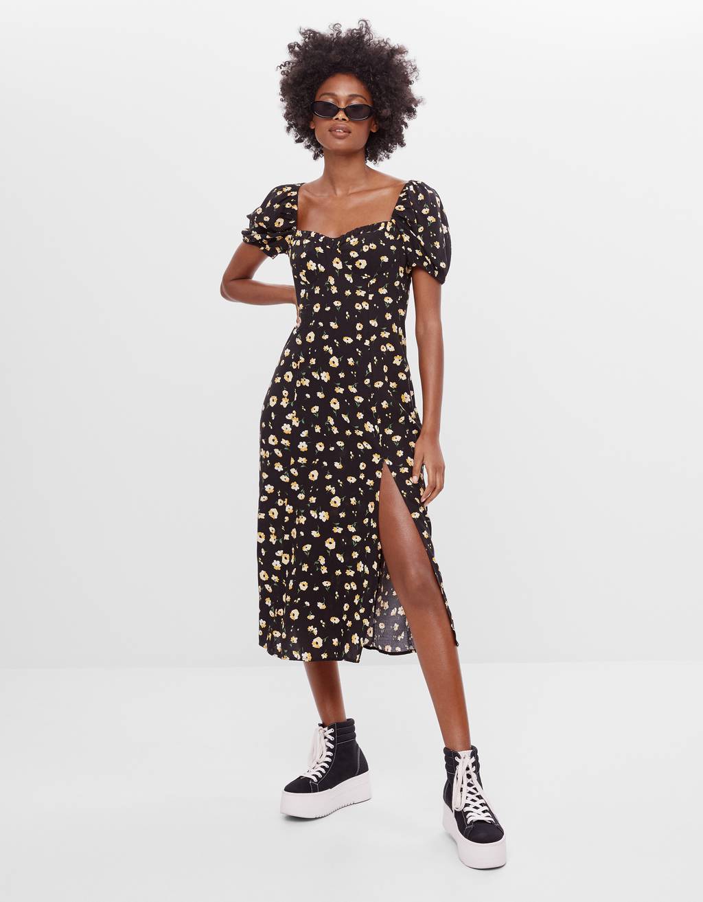 Tamara Falcó recorre España con este vestido midi de Bershka de 25 euros