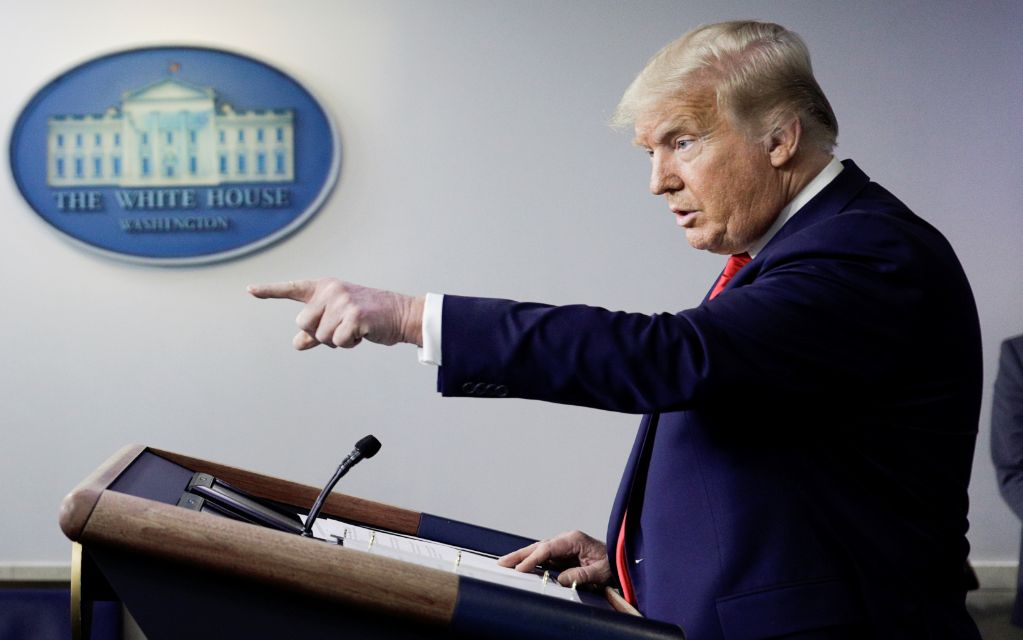Trump culpa a demócratas de frenar acuerdo para plan de ayuda por coronavirus