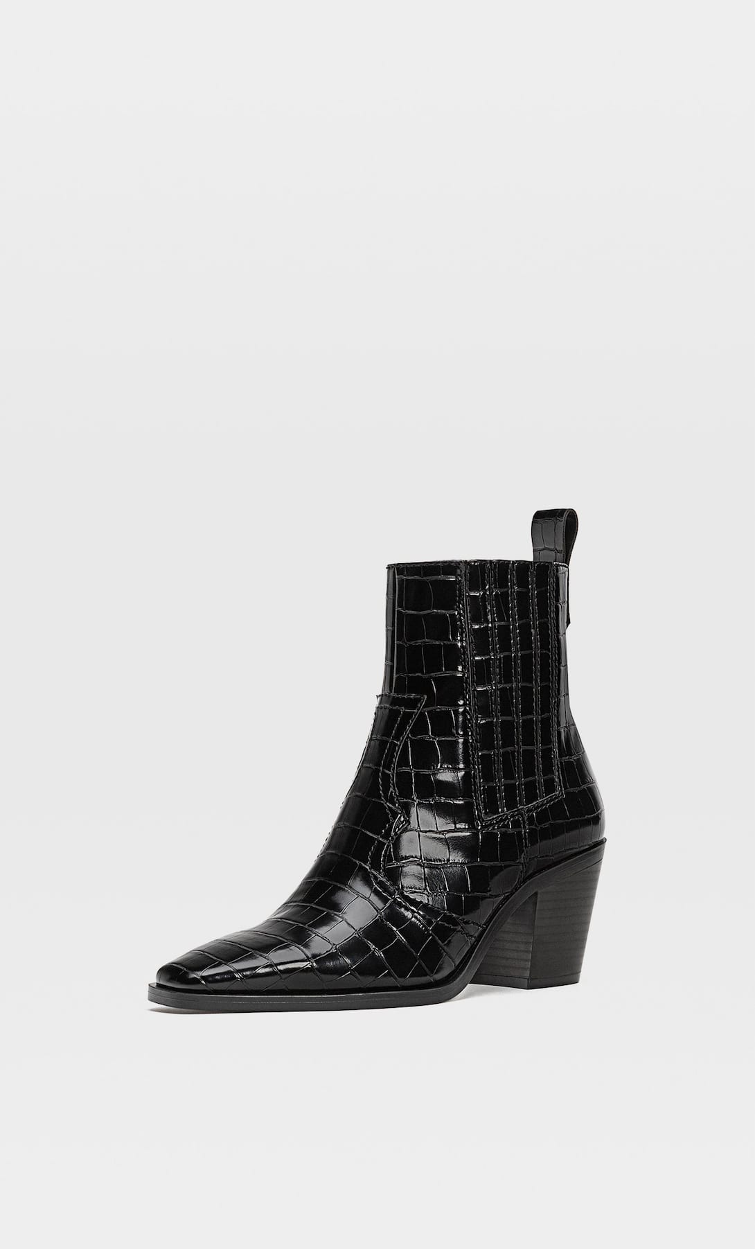 Estos son botines Cowboy de Stradivarius perfectos para recorrer la ciudad