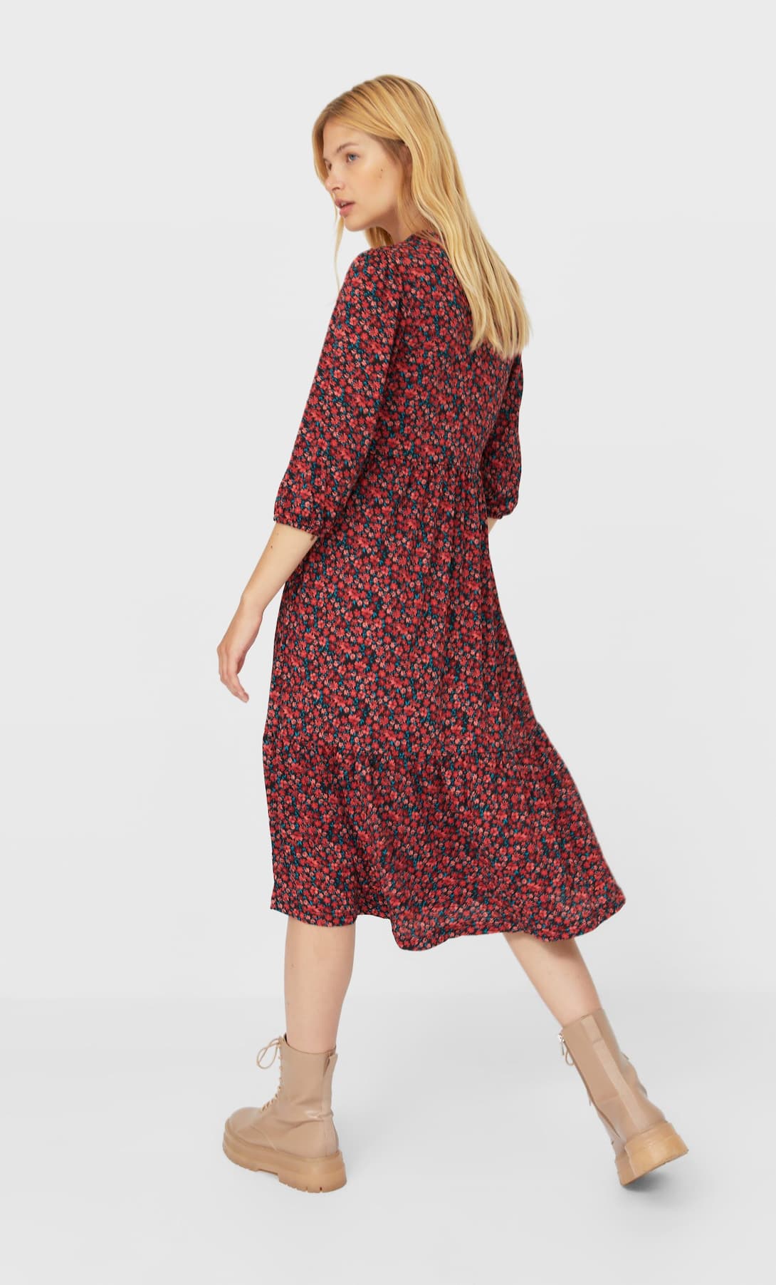 Este es el vestido midi de flores de Stradivarius destinado a convertirse en viral este otoño