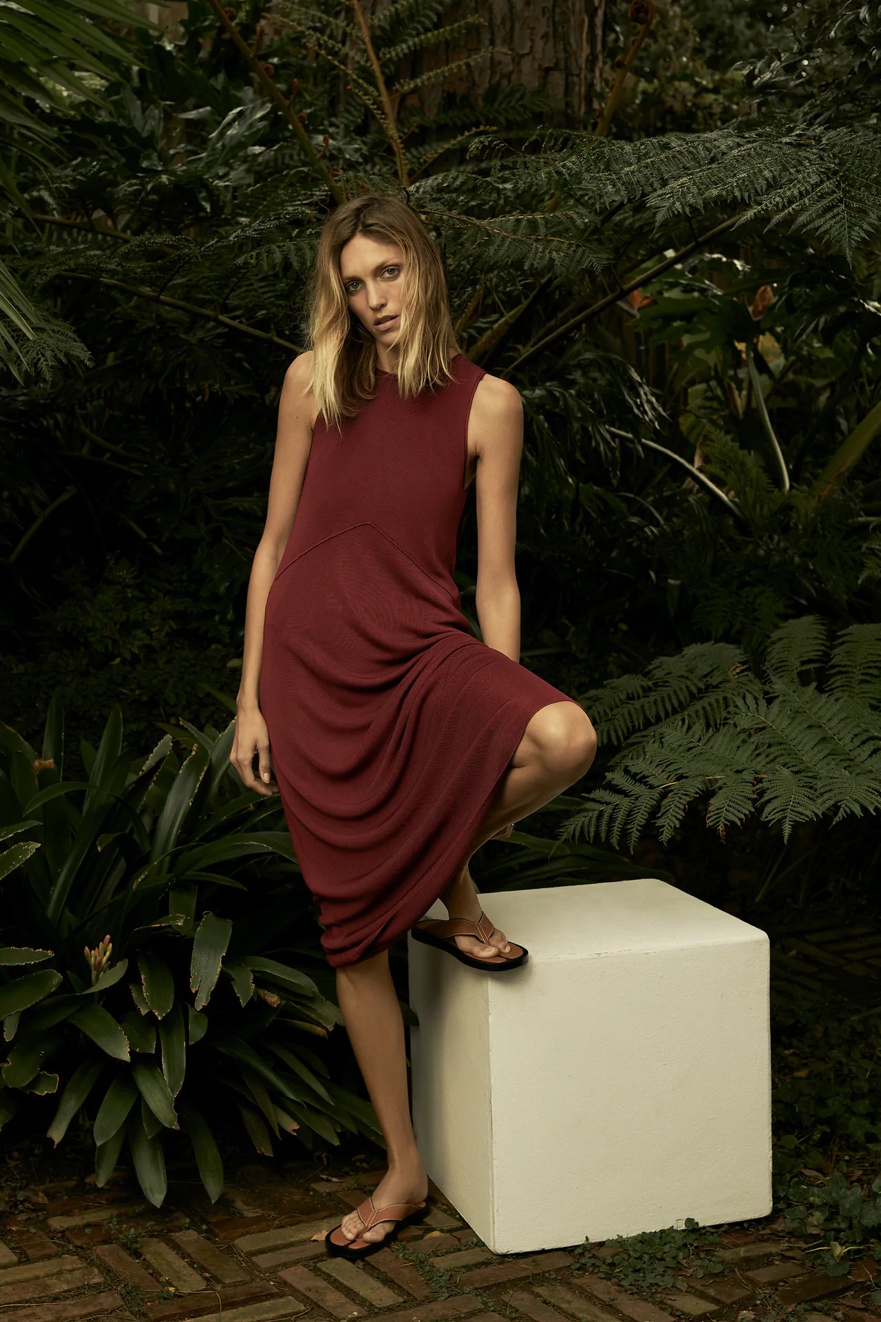 Laura Matamoros lleva el vestido de punto de Zara básico que siempre queda bien