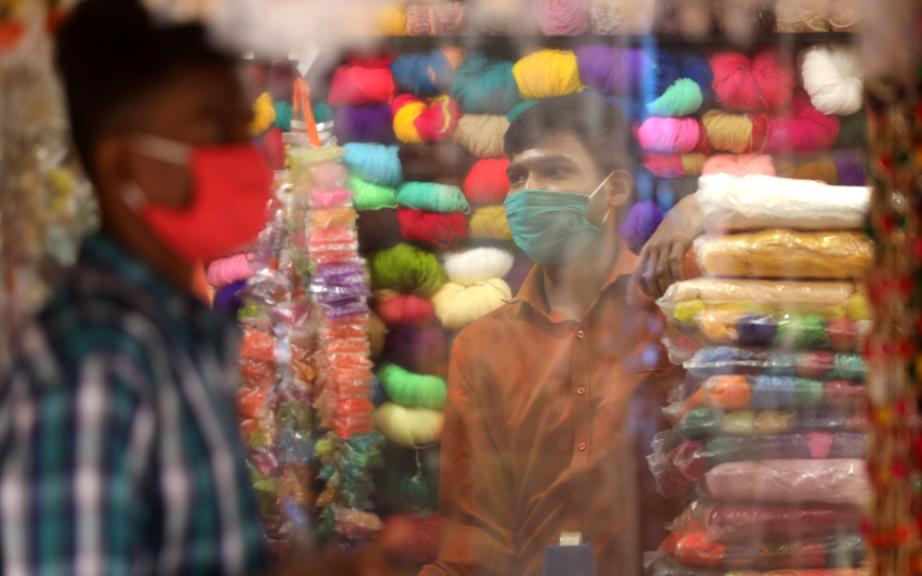 India rompe récord de contagios de coronavirus, rebasa los 90 mil casos en un día