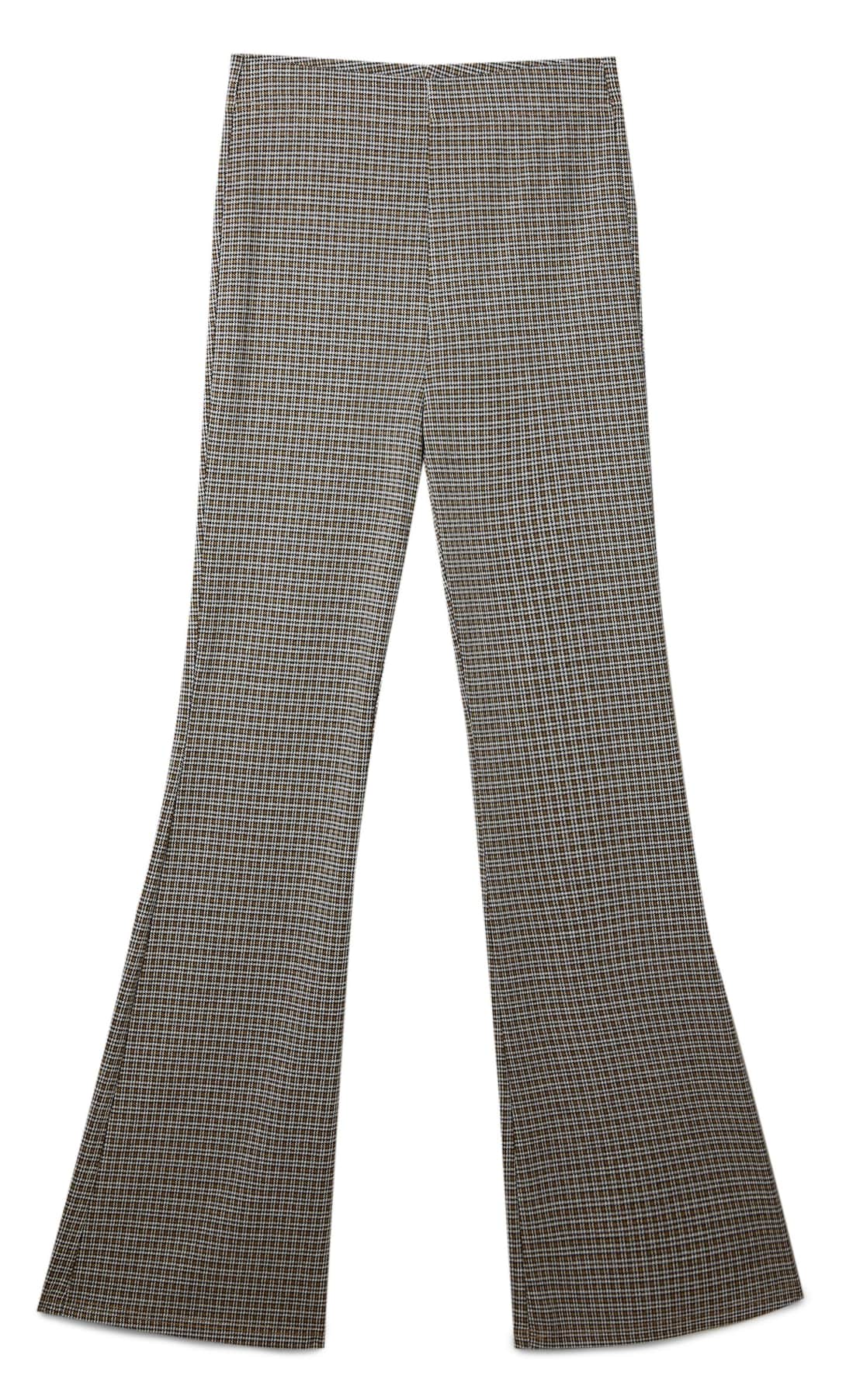 Stradivarius viaja al pasado y arrasa en ventas con estos pantalones acampanados