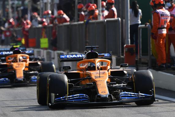 Sainz entró a boxes más tarde que Gasly y eso le hizo perder posiciones con el 'safety car' de Magnussen