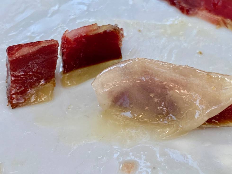 Tocino y tacos de jamón de ibérico rubio dorado. Añada 2017. J.C. CAPEL